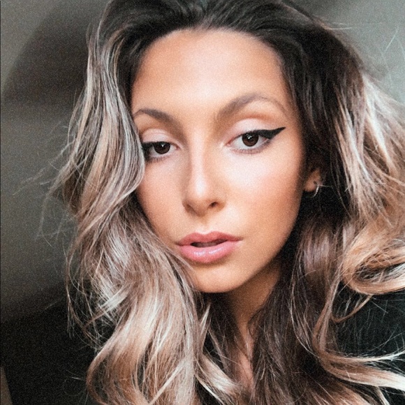 Meet your Posher, Aynsleigh - Picture 1 of 1